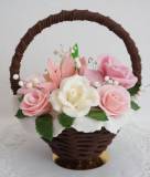 Шоколадно-марципановые корзины с цветами